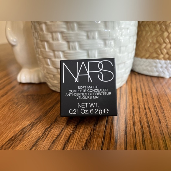 NARS Soft Matte Complete Concealer Color Crème Brûlée NWT - Picture 4 of 7